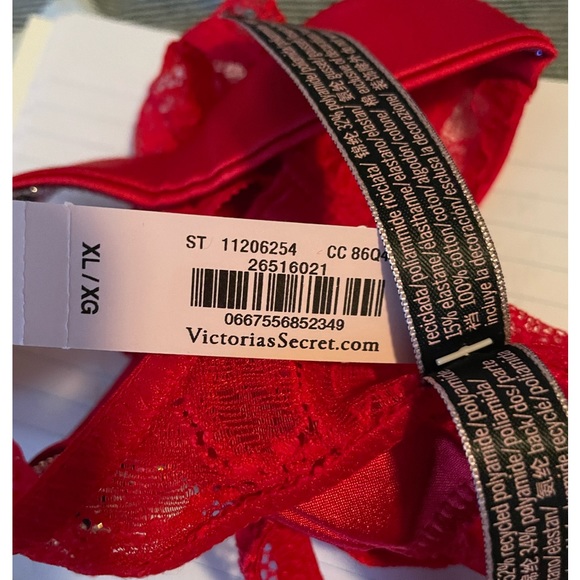 Victoria Secret VERY SEXY
Shine Strap Thong Panty    ST 11206254 - Picture 6 of 8